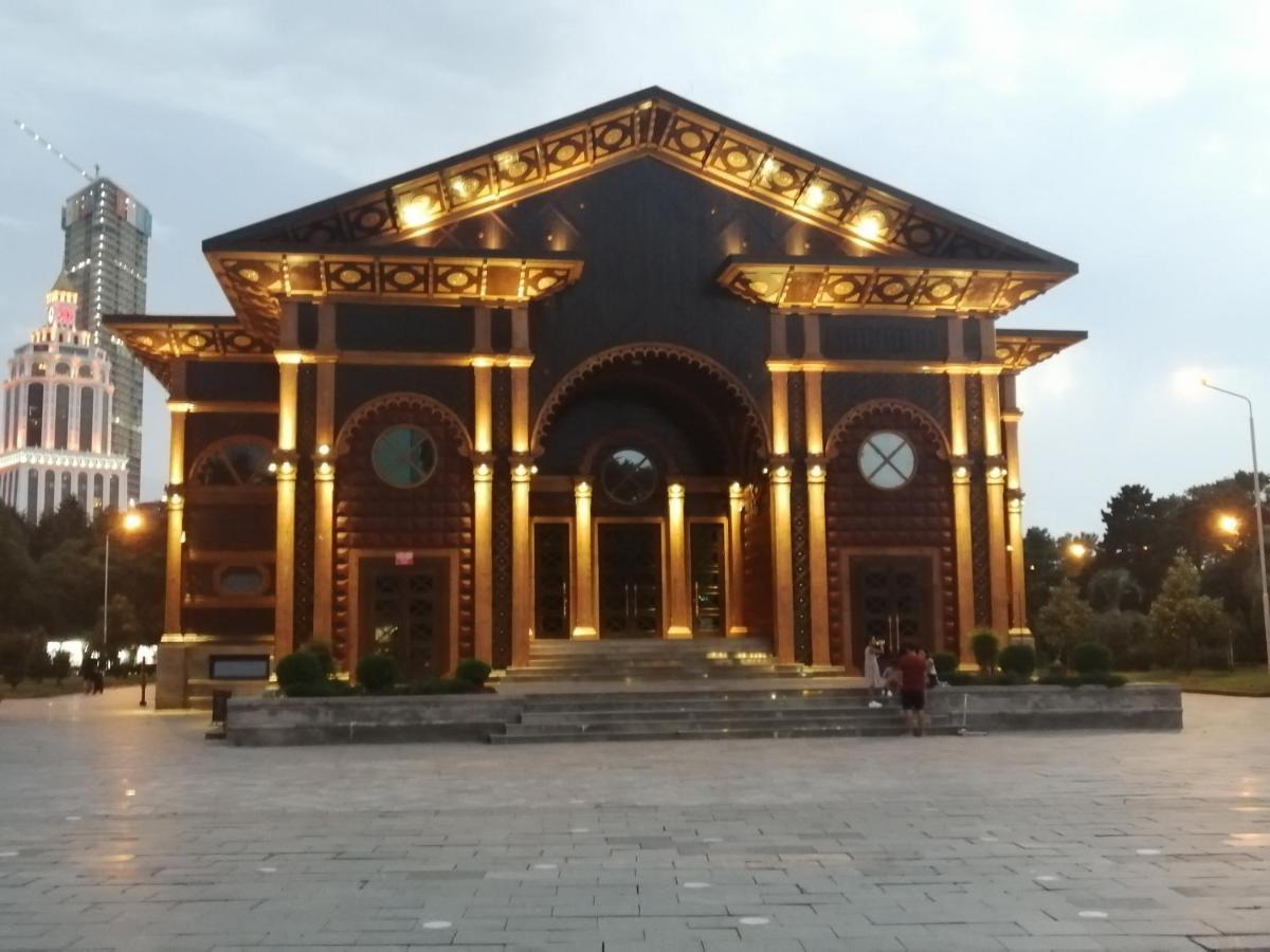 Apartments In The Historical Center Of Batumi, Near The Seaside Park Esterno foto
